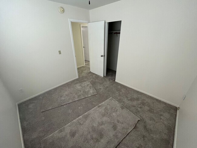 Building Photo - 3BR 2Ba Remodeled with Yard and Garage