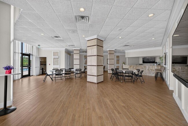 Building Photo - 9650 S Ocean Dr