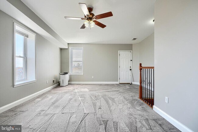 Building Photo - 2200 Brookfield Ave