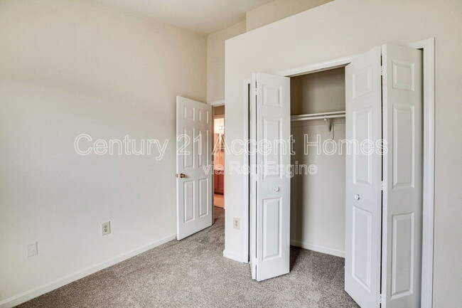 Building Photo - 6008 Keble Dr