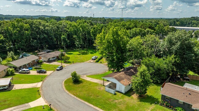 Building Photo - 15 Village Ct