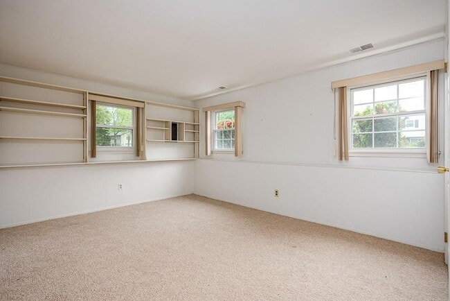 Building Photo - 12 Gerken Dr