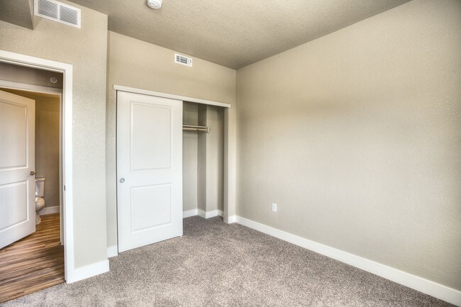 Building Photo - 303 W Prospect Rd