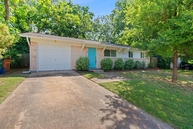 Building Photo - 902 Cardiff Dr