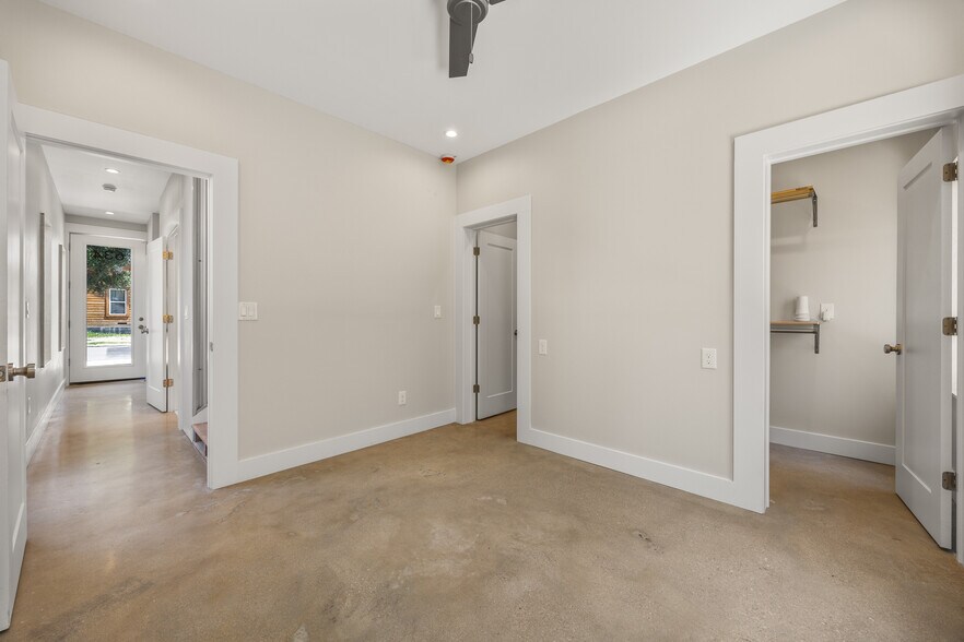 Building Photo - 626 Delaware St