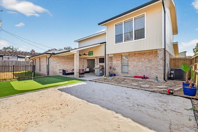 Building Photo - 5410 Fox Run Dr