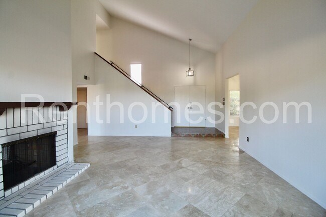 Building Photo - 10258 Grayfox Dr