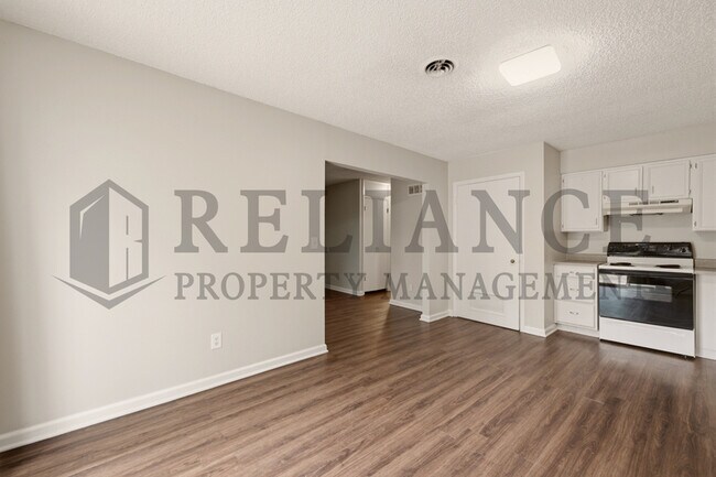 Building Photo - 903 E Osie St