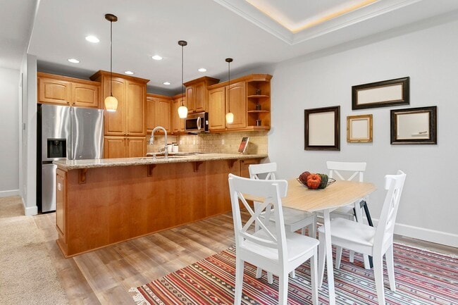 Building Photo - Beautiful 4-bdr/2.5 bath Beaverton home w/ fireplace near nature area, Intel, Nike, and more