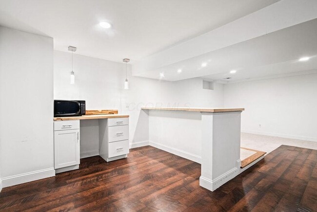 Building Photo - 39 Groton Dr