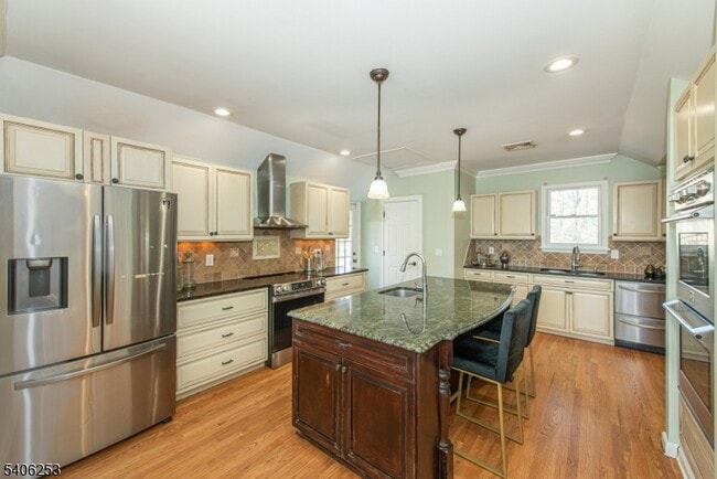 Building Photo - 414 Mineral Springs Dr