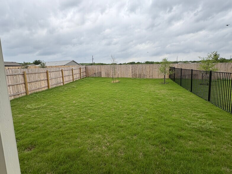 Building Photo - 7408 Sparkling Light Dr