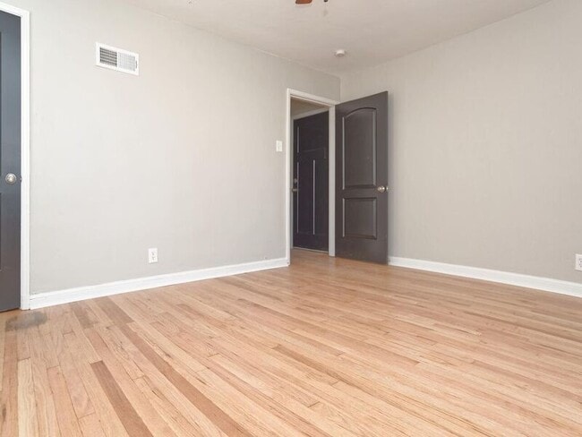 Building Photo - 6953 Chippewa St