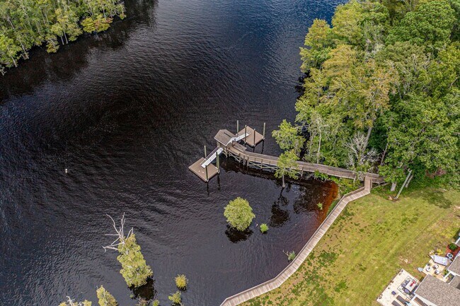 Building Photo - 571 Riverward Dr