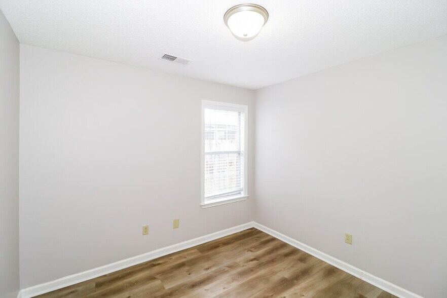 Building Photo - 6943 Parkbrook Ln