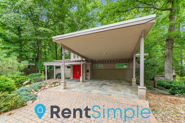 Building Photo - 6502 Lakeview Dr