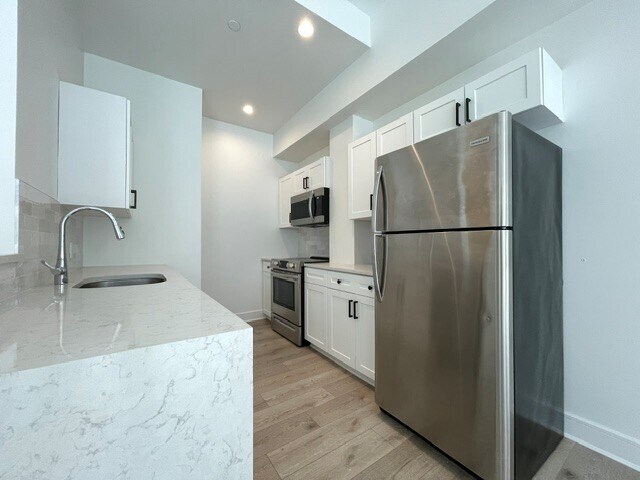 Quartz Counters - Fairfield Metro North at Huntington Village