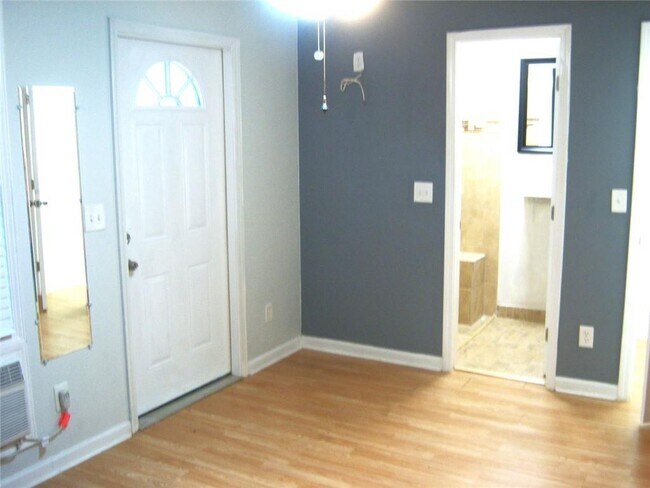 Building Photo - 760 Coventry Township Pl