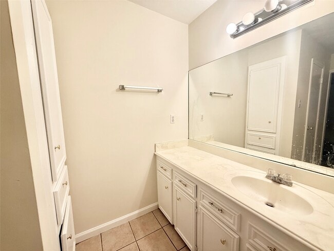 Building Photo - 8915 Emnora Ln