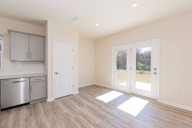 Building Photo - 1498 Rhodes Pond St