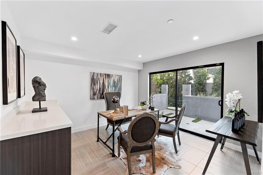 Building Photo - 11857 W Flower Ln