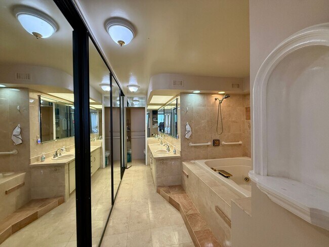 Building Photo - Fully Furnished Condo with the  Best Views and Amenities in Hawaii Kai