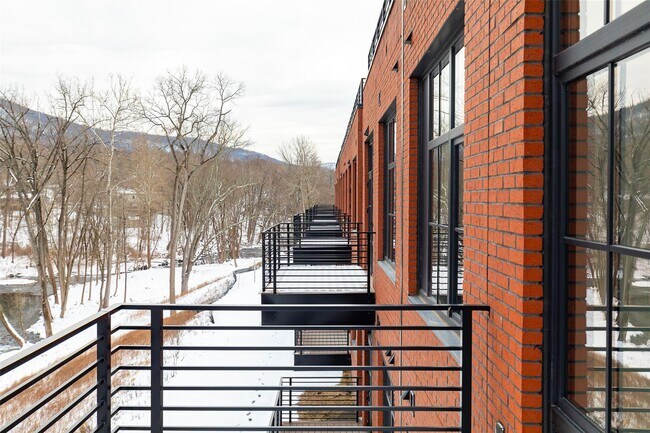 Building Photo - 200 Arno Dr