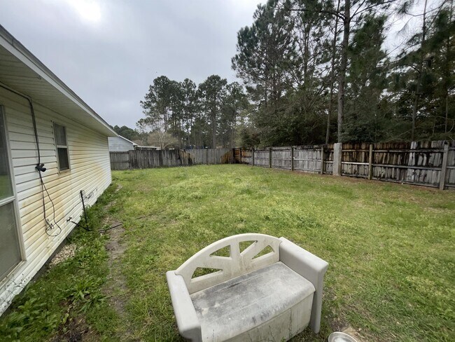 Building Photo - 2381 Hilton Dr