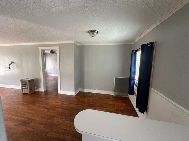 Building Photo - 605 Runnels Ave