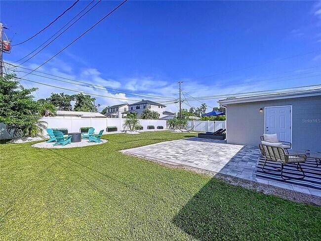 Building Photo - Modern luxury meets Florida charm in this ...