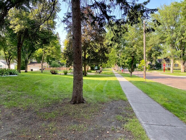 very proximity to hawthome Elementary School - 1343 6th St S