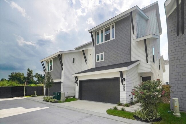 Building Photo - 7609 Victory Reserve St