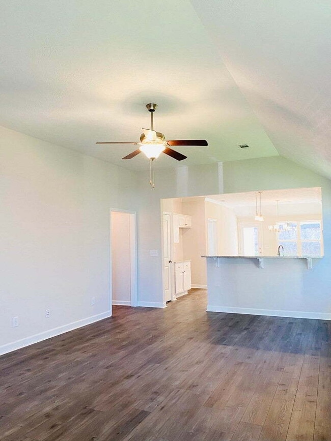 Building Photo - Summerton Village Rental!