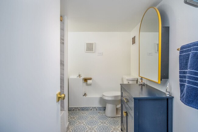 Building Photo - 184 Grand Ave