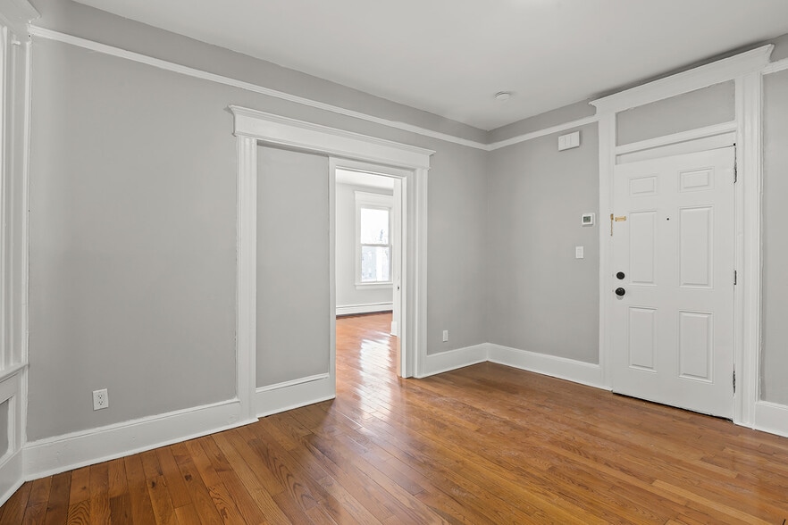 Building Photo - 13 20th Ave