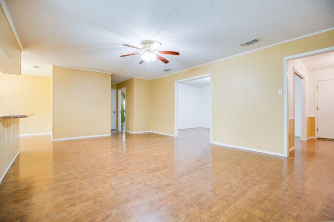 Building Photo - 2713 Canyon Creek Dr