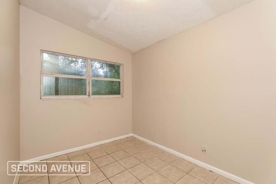 Building Photo - 6758 Gaspar Cir E