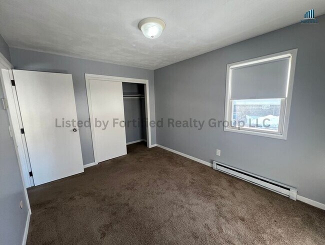 Building Photo - 2352 S Main St