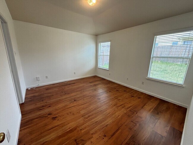 Building Photo - Gaston-Sheldon -Pflugerville