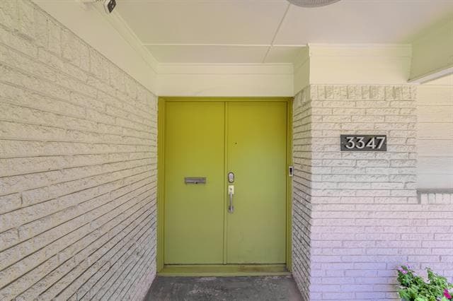 Building Photo - 3347 Latham Dr