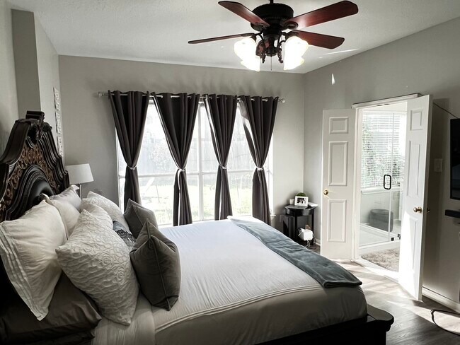 Building Photo - 15611 Brookwood Lake Pl