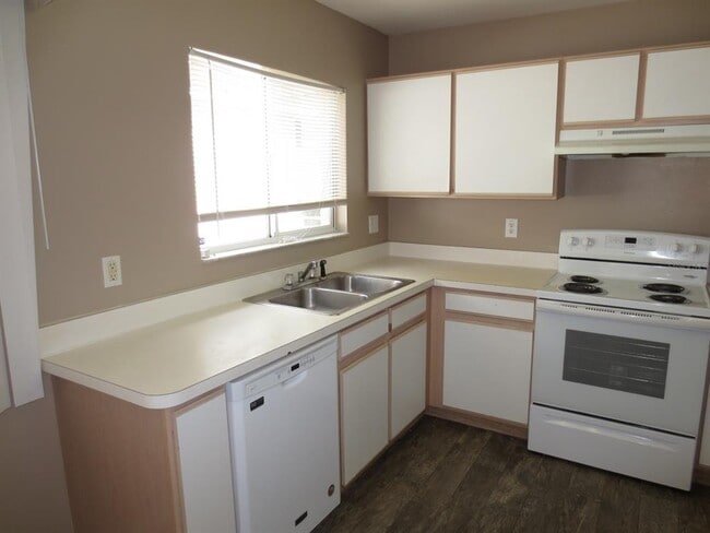 Building Photo - 3106 Pine Top Dr
