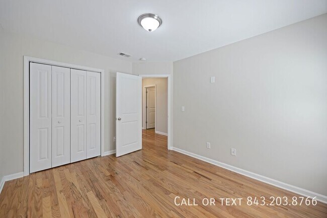 Building Photo - 158 Charlesfort Way