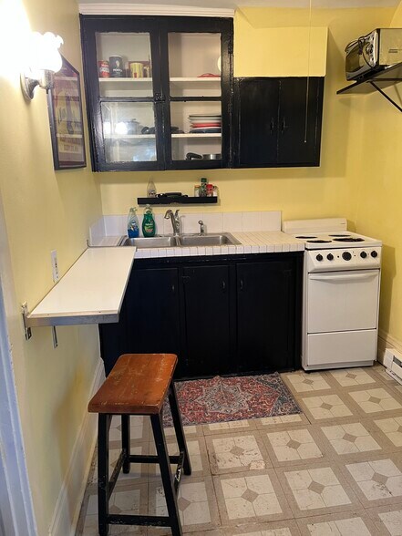 Building Photo - 872 19th Ave SE