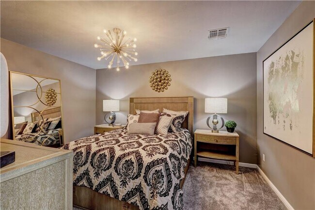 Building Photo - Luxury home in Oak Tree Park with a pool/tennis court/playground/walking trails - Edmond North Hi...