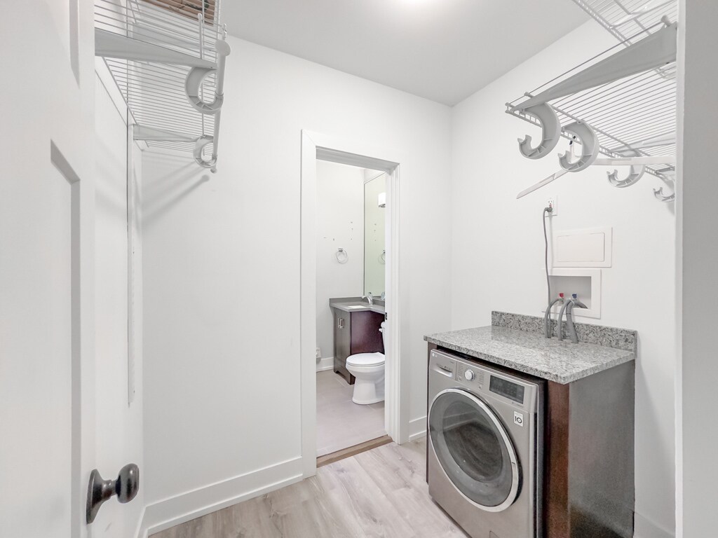 Building Photo - 706 W Brompton