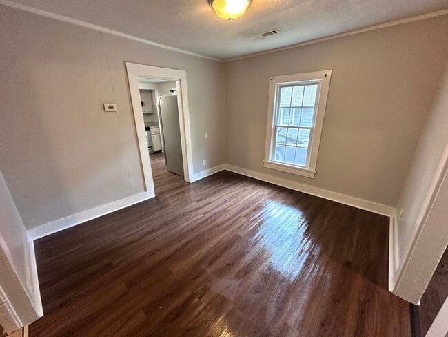 Building Photo - 3 Bedrooms, 1 Bathroom - North Rome House