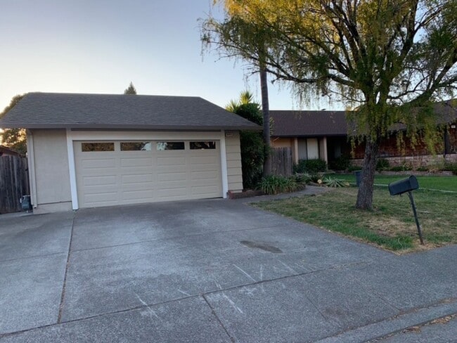 Building Photo - Single Level Remodeled House in Rohnert Pa...