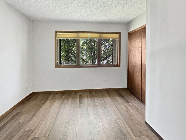 Building Photo - 5801 W 99th St