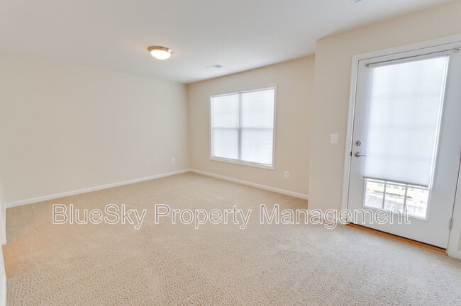 Building Photo - 2170 Saranac Ct